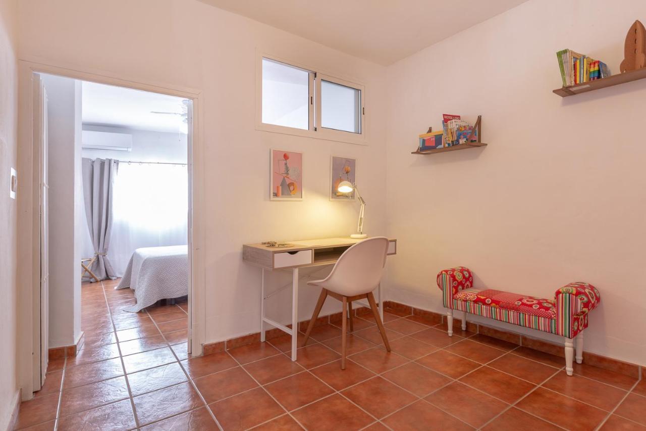 Casa Randonneur, Traditional Townhouse In Alora. Exterior photo