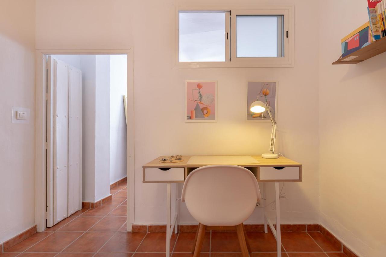 Casa Randonneur, Traditional Townhouse In Alora. Exterior photo