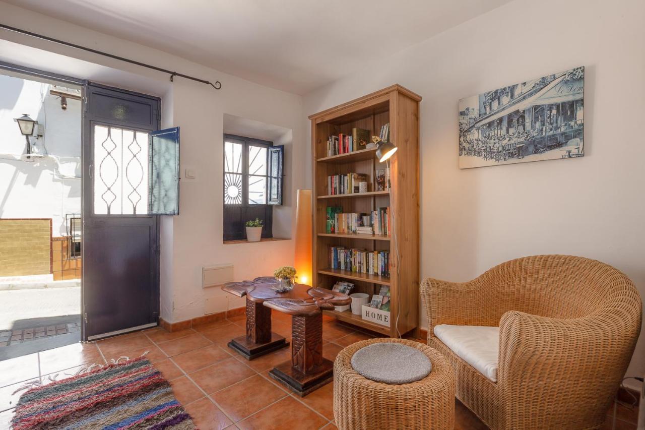 Casa Randonneur, Traditional Townhouse In Alora. Exterior photo
