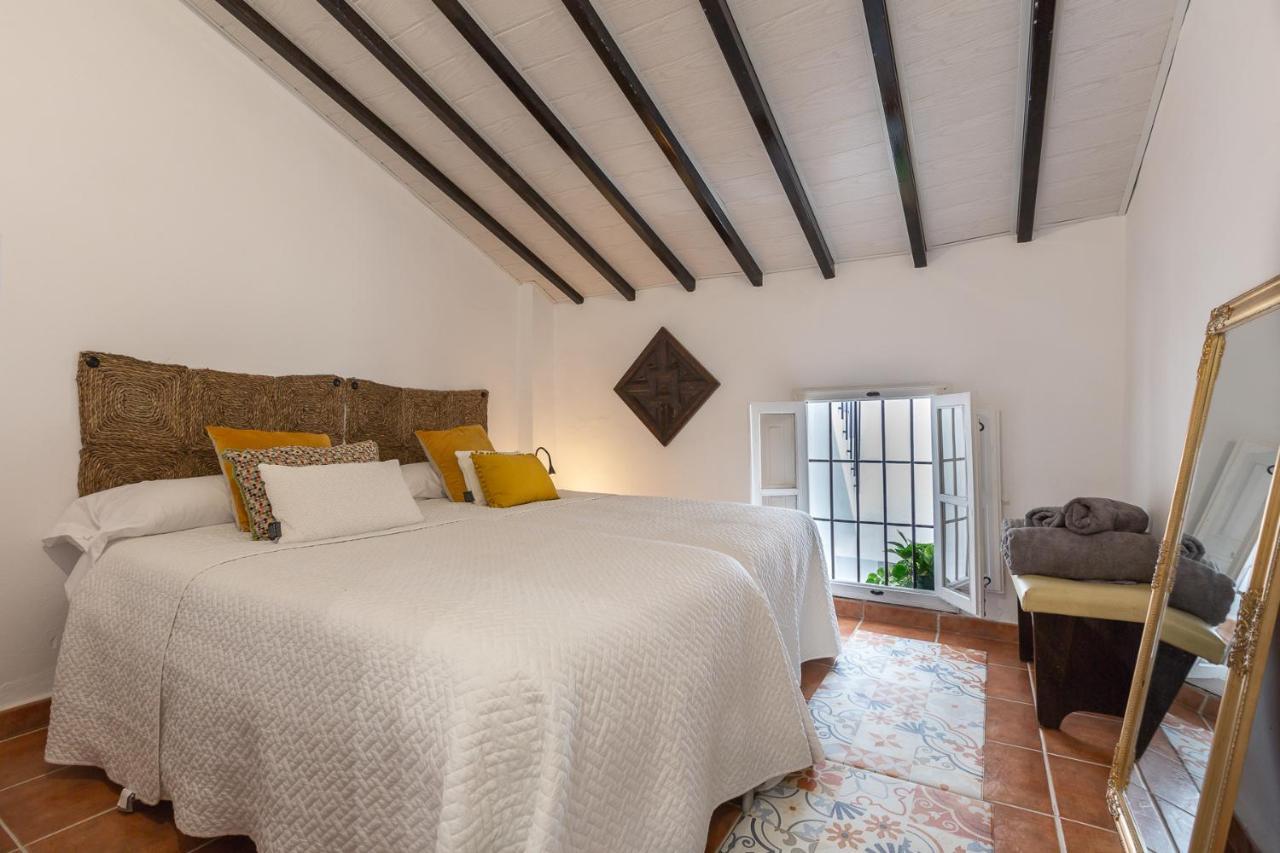 Casa Randonneur, Traditional Townhouse In Alora. Exterior photo