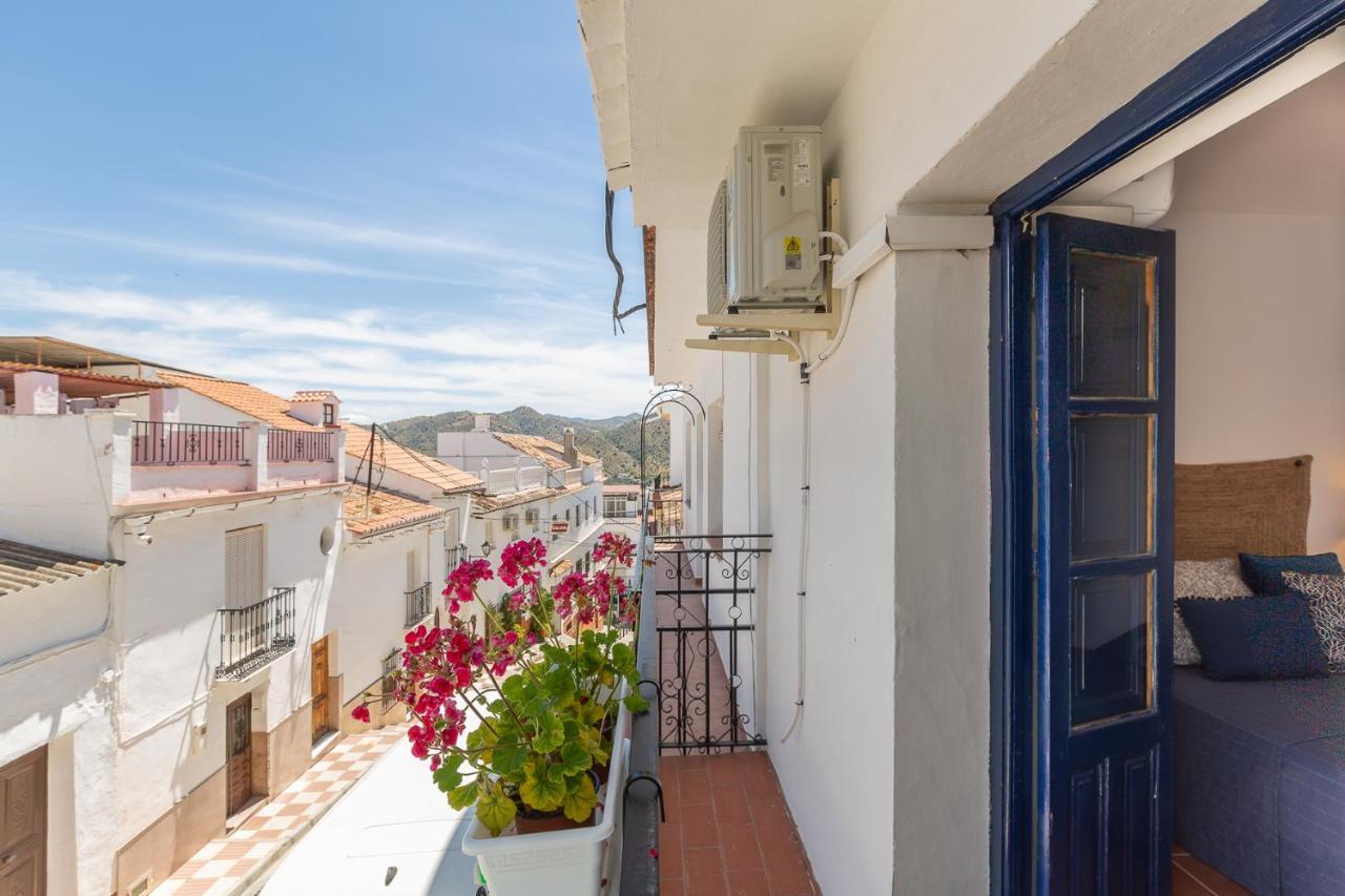 Casa Randonneur, Traditional Townhouse In Alora. Exterior photo